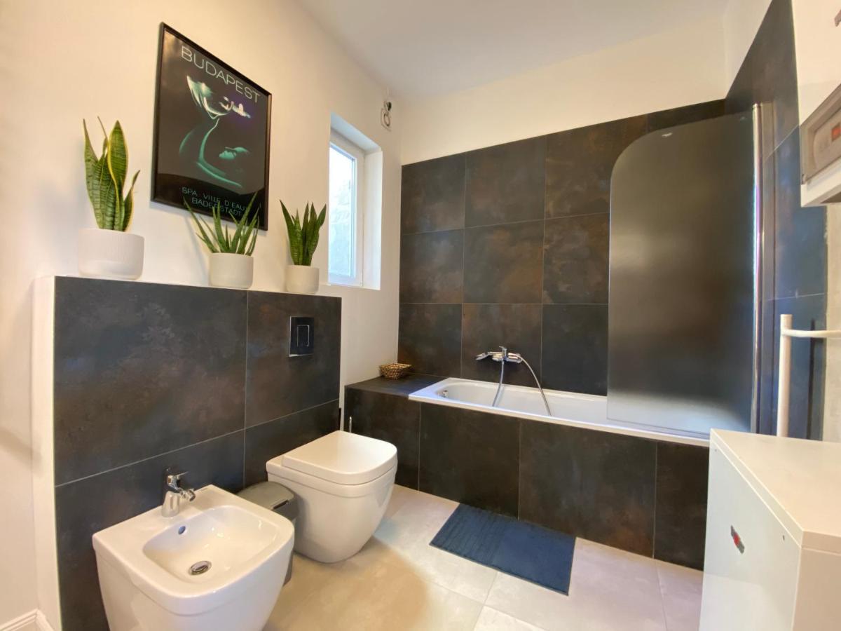 2 Bedroom 107 M2 Loft With Balcony Budapest Kültér fotó